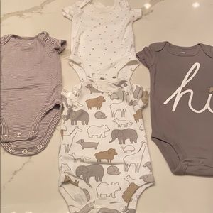 Bundle of 4 onesies